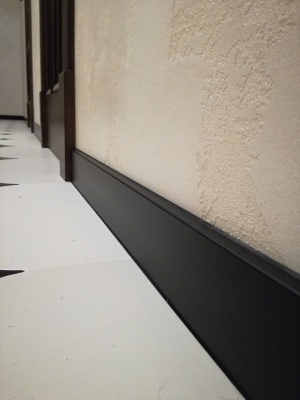 Плинтус Dollken Cubu Flex Life 80 мм цвет черный (1144) 2.5 м.п./шт.