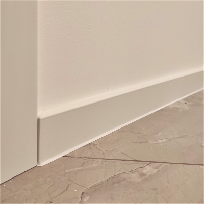 Плинтус Dollken Cubu Flex Life 60 мм цвет белый (1013) 2.5 м.п./шт.