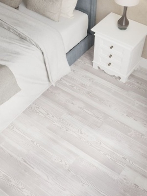 Ламинат Egger Home EHL 212 Сосна Кацхи белая 8/33 с фаской 1.99м2/уп. - изображение 1