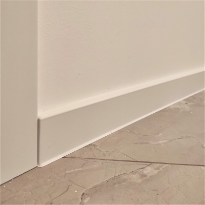 Плинтус Dollken Cubu Flex Life 60 мм цвет белый (1013) 2.5 м.п./шт. - изображение 2