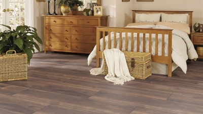 Ламинат Kronotex Mega Plus D4766 Дуб Петерсон темный 8/32 c фаской 2,249 м2\уп.