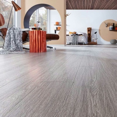 Ламинат Eurohome Majestic K051 Дуб Пьер 8/33 с фаской 2.22м2/уп. Ламинат Eurohome Majestic K051 Дуб Пьер 8/33 с фаской 2.22м2/уп.