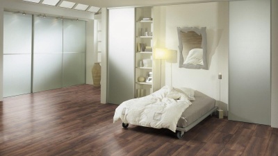 Ламинат Kronotex Mega Plus D4766 Дуб Петерсон темный 8/32 c фаской 2,249 м2\уп.