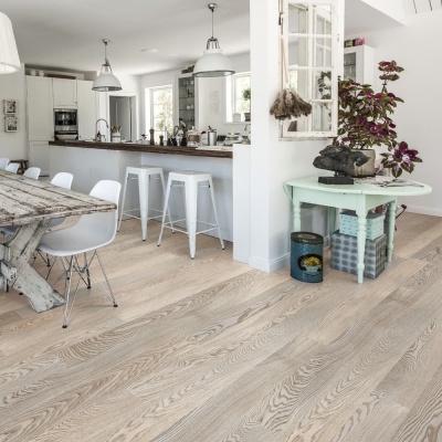 Паркетная доска Karelia Oak Story 138 Snowfall, однополосная, 14х138х2000, 2,2 м2 уп.,  c 4 cторонней микрофаской, селекция Nature Dark Паркетная доска Karelia Oak Story 138 Snowfall, однополосная, 14х138х2000, 2,2 м2 уп.,  c 4 cторонней микрофаской, селекция Nature Dark - изображение 2