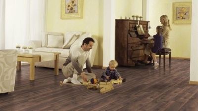 Ламинат Kronotex Mega Plus D4766 Дуб Петерсон темный 8/32 c фаской 2,249 м2\уп. - изображение 4