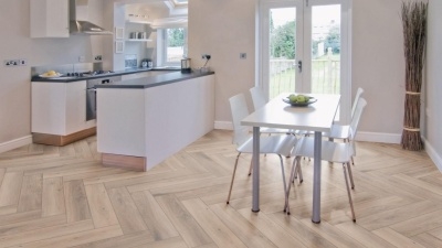 Ламинат Kronotex Herringbone 3766 A/B Дуб Мец с фаской 1,238 м2\уп. - изображение 3